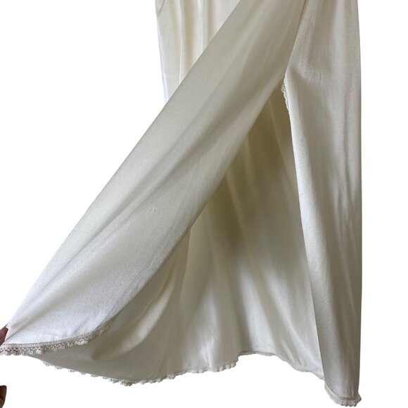 Vintage Ivory Nylon Lace Trimmed Hem 28 Inch Long Half Slip Size M USA Made - Picture 4 of 7
